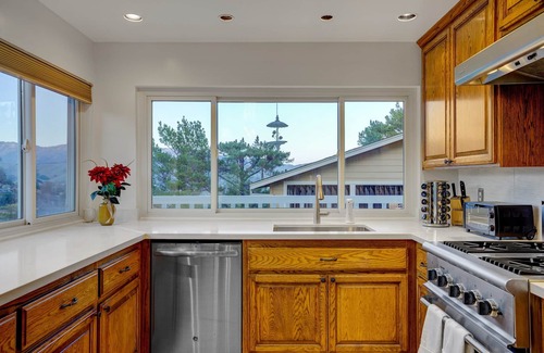 San Rafael House | 5BD San Rafael Retreat w/Billiards, BBQ, & Views