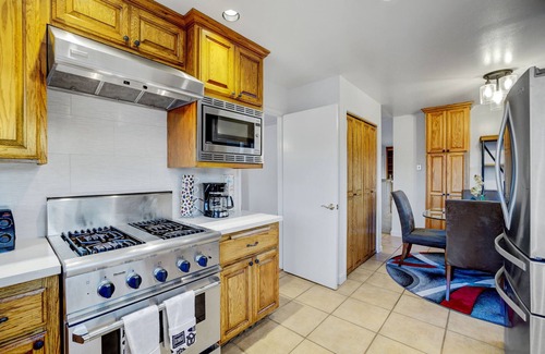 San Rafael House | 5BD San Rafael Retreat w/Billiards, BBQ, & Views