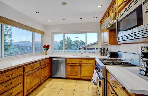 San Rafael House | 5BD San Rafael Retreat w/Billiards, BBQ, & Views
