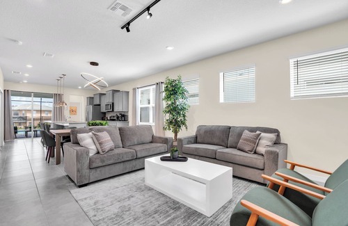 Davenport Resort | 5BD Windsor Island Home Near Parks (WI 3805)