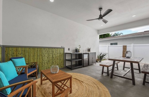 Orlando Villa | 5BDR Villa Pet Friendly Fenced in Backyard Walking Distance to Restaurants