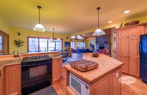 Baysville Cottage | 5bdrm 4bath cottage in LOB!