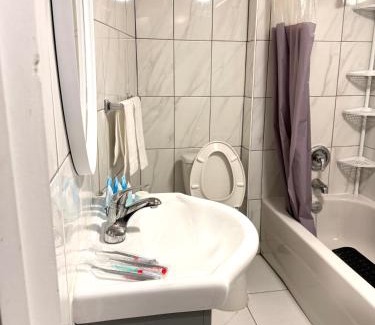 Northeast Edmonton Apartment | 5Bed Family house Londonderry mall