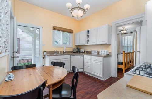 Michigan City House | 5Bed, Sleeps 16, Close to the Beach, Downtown