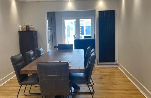 West End House | 5beds10people 5minutes dr airport train station