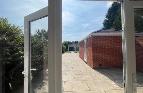 West End House | 5beds10people 5minutes dr airport train station