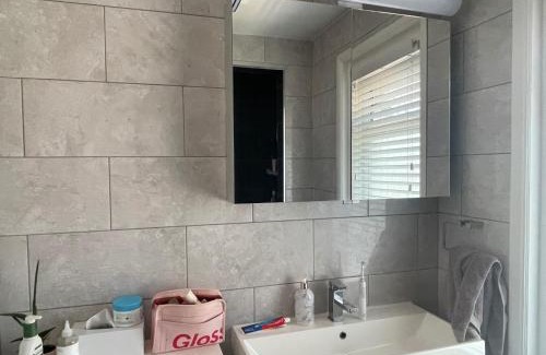 West End House | 5beds10people 5minutes dr airport train station