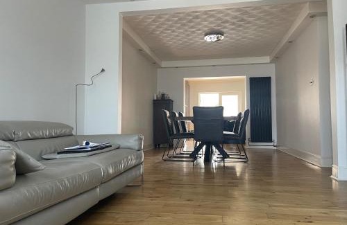 West End House | 5beds10people 5minutes dr airport train station
