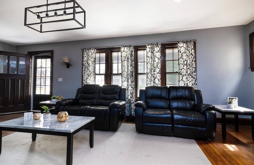 Niagara Falls House | 5Br, 1.5 Ba Close To Niagara Falls State Park