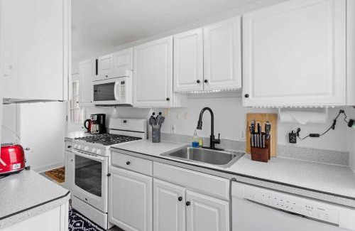 Atlantic City House | 5BR 3BA Family Retreat 2 Blocks from Beach