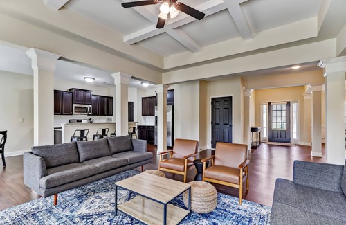 Lawrenceville House | 5br/3ba, sleeps 12! Newly renovated w/media room!
