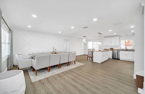 Bay Crest Park House | 5BR/4B Tampa Bay Resort Style Private Pool Oasis