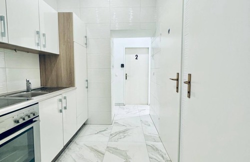 Liesing Apartment | 5BR Apartment Near Kaufpark Alterlaa