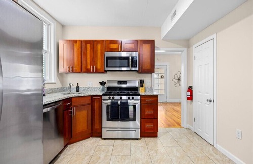 Ventnor City House | 5BR Beach Home - Sleeps 12 - 3 Blocks to Beach