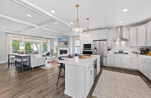 Frankford House | 5BR Beauty Near Bethany-Community Pool; Linens