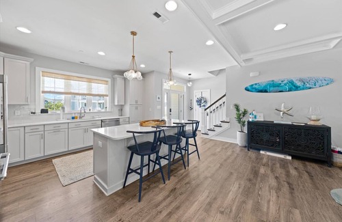 Frankford House | 5BR Beauty Near Bethany-Community Pool; Linens