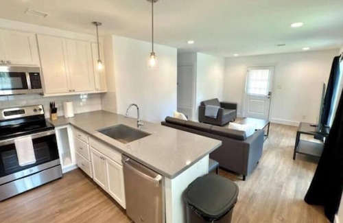 Neartown House | 5BR Central Montrose Gem
