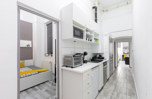 Terezvaros Apartment | ⭐5BR FAMILY APARTMENT ❤️A/C ☕FREE-BREAKFAST @OLD-TOWN