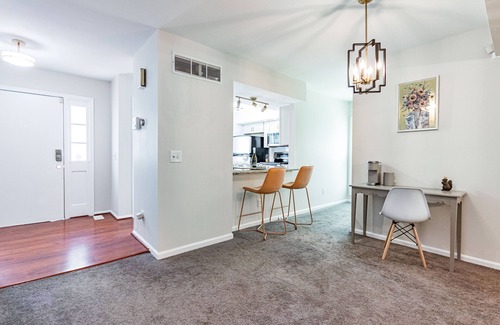 North Raleigh House | 5br golden beauty close to North Hills!