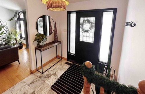 Gatineau House | 5BR Greenhouse + EV Charger - Perfect for Groups!