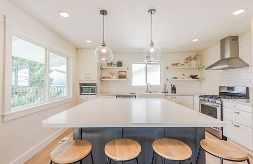 Orem North Condo | 5BR Group Stay w/Private Hot Tub & Movie Theater