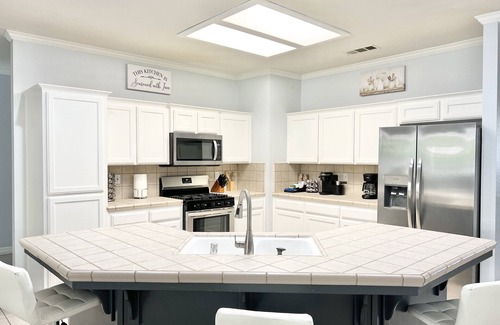 Visalia House | 5BR Home-CoolGel Memory Foam Mattress-Near Sequoia