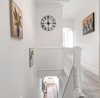 Burton on Trent Apartment | 5BR - House - Hot Tube - Airport - A38-A50 - Parking