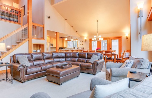 Sunriver Cabin | 5BR+Loft,5BA,3 King|Close to Village|SHARC Pool|Hot tub|A/C|WiFi|Bikes|EV Chrg