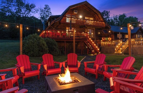 East Stroudsburg Cabin | 5BR Lux Log Mansion w Legendary Amenities & Pool!