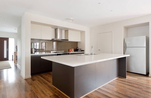 Truganina House | 5br Luxury House 20 Min To Cbd Spacious Living