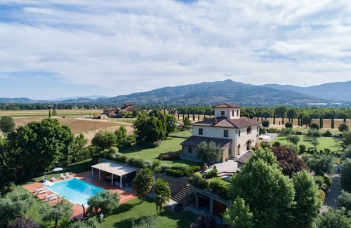 Magione Villa | 5BR Luxury Villa, Sublime Location, Private Pool, Sauna, Colour-therapy Shower