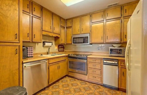 Franklin House | 5BR Mtn Retreat-Stunning Views & Dual Kitchens