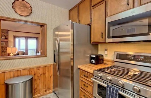 Franklin House | 5BR Mtn Retreat-Stunning Views & Dual Kitchens