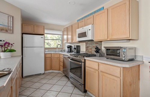 Beach Haven House | 5BR PET FRIENDLY - SALT WATER HOT TUB! Oceanside in Beach Haven!
