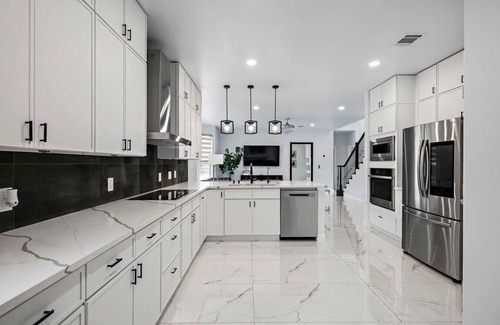 Cat Hollow House | 5BR Retreat + Theater & Games
