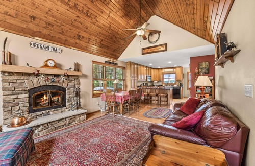 Wautoma House | 5BR Retreat: Waterfront, Kayaks, BBQ & More