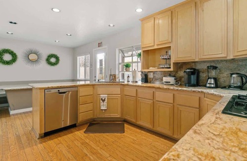 Green Valley North House | 5BR w/Pool & Pool Table - 9 mi to Strip!