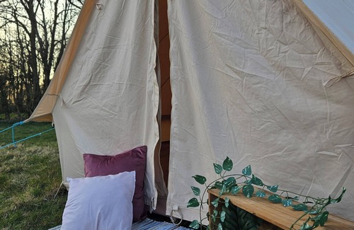 Howlett End RV Rental | 5m Bell Tents-Glamping in picturesque 6 acre feld tucked away in the countryside