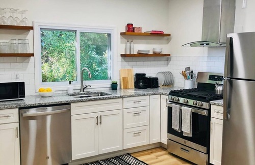 White Lake House | 5min from King of the Ice! New home in White Lake w/Fire Pit and Grill!