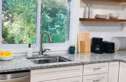 White Lake House | 5min from King of the Ice! New home in White Lake w/Fire Pit and Grill!