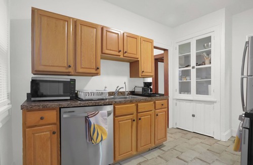 Chatham-Arch Apartment | 5min to Bottlework & Mass Ave, in quiet area. Recently renovated cozy flat