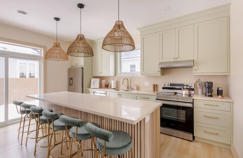 Port Weller House | 5min walk to beach! Perfect for a Girls Getaway, local wineries & restaurants!