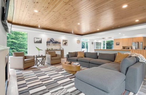 Bethel Cabin | 5mins to Bethel/Hot tub/Modern/Private/Fast Wi-fi