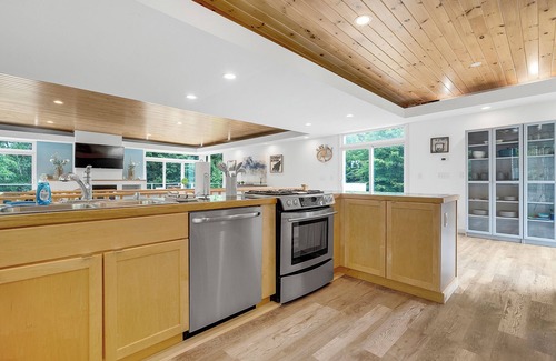 Bethel Cabin | 5mins to Bethel/Hot tub/Modern/Private/Fast Wi-fi