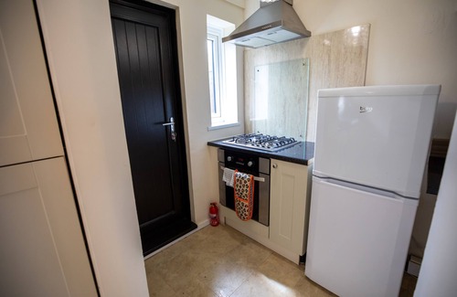 Sunderland House | 5star Serviced Homes- Free Wifi & Parking, Office