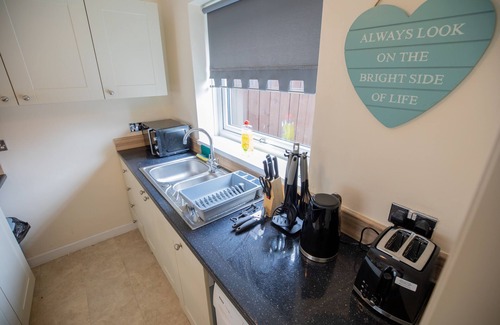 Sunderland House | 5star Serviced Homes- Free Wifi & Parking, Office