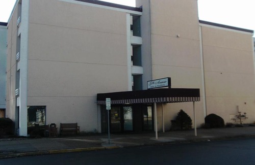 Downtown Hotel | 5th Avenue Inn & Suites