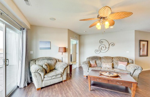 Osage Beach Apartment | 5th-Floor Lakefront Condo Elevator and Pool Access!