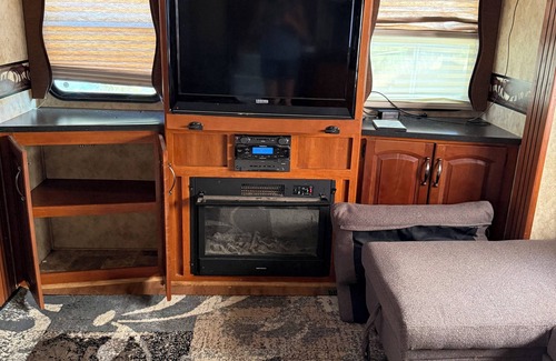 Dos Rios House | 5th Wheel at Lake with 9 Hole Golf, Disc Golf, Fishing, Swimming