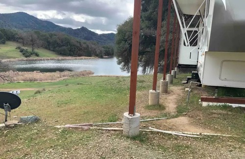 Dos Rios House | 5th Wheel at Lake with 9 Hole Golf, Disc Golf, Fishing, Swimming